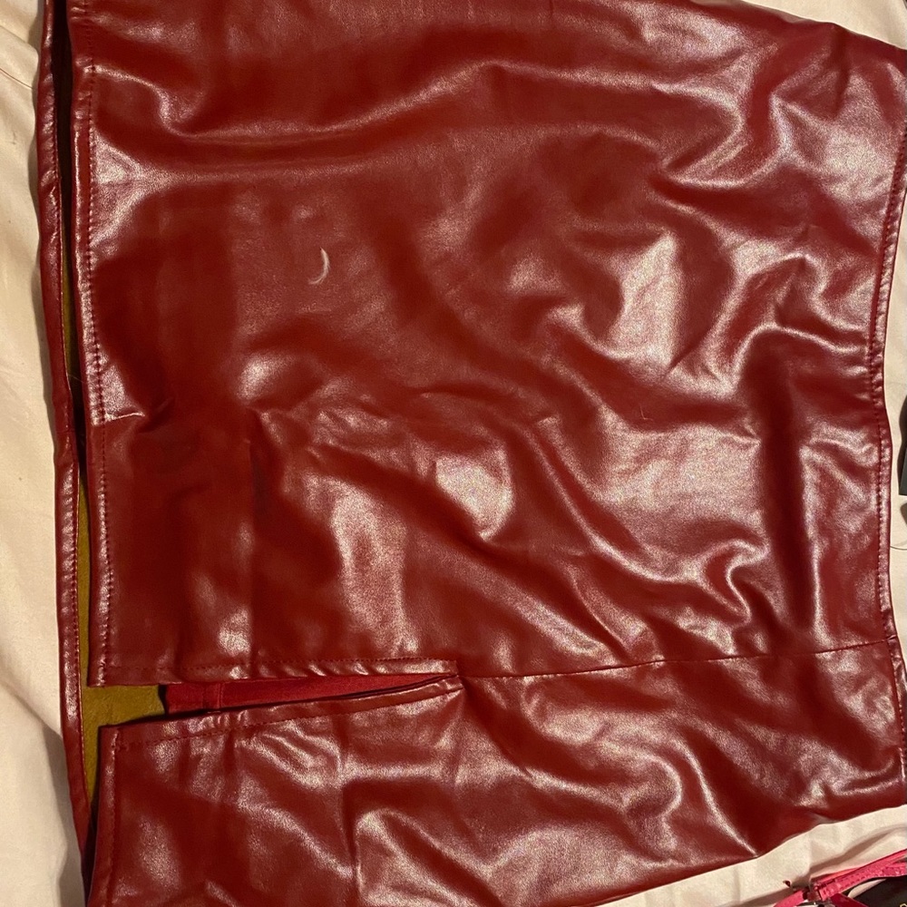 Pleather fitted slit mini skirt